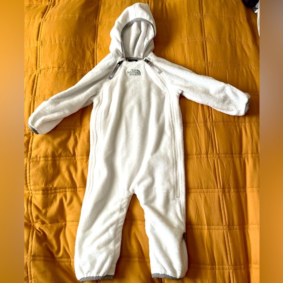 The North Face Infant White Buttery Fleece One Piece Coat Suit - white- 6-12 M - Picture 11 of 11